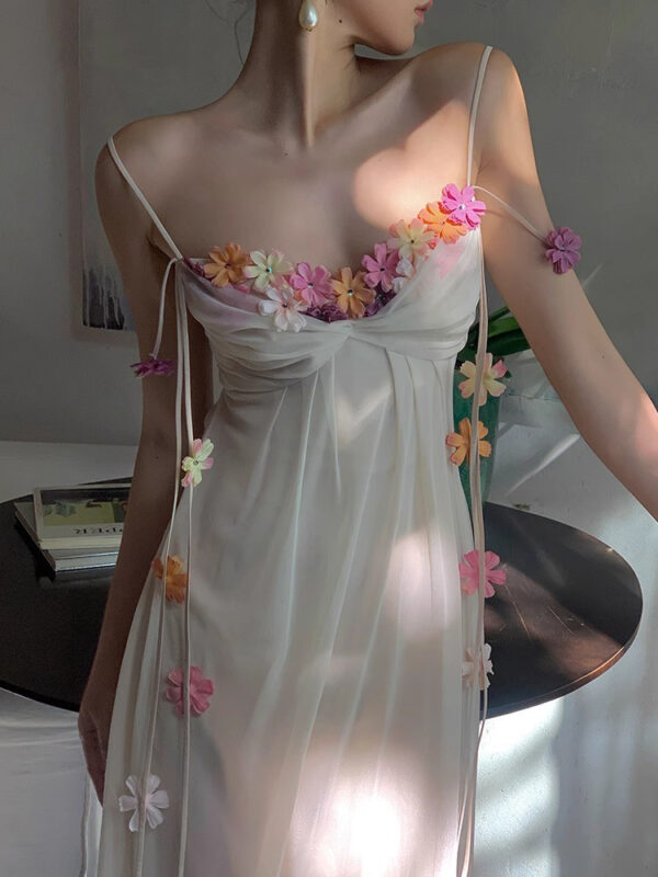 For Women In Summer, High-End And Exquisite One Line Neckline Sleeveless Floral Dress In The Mist